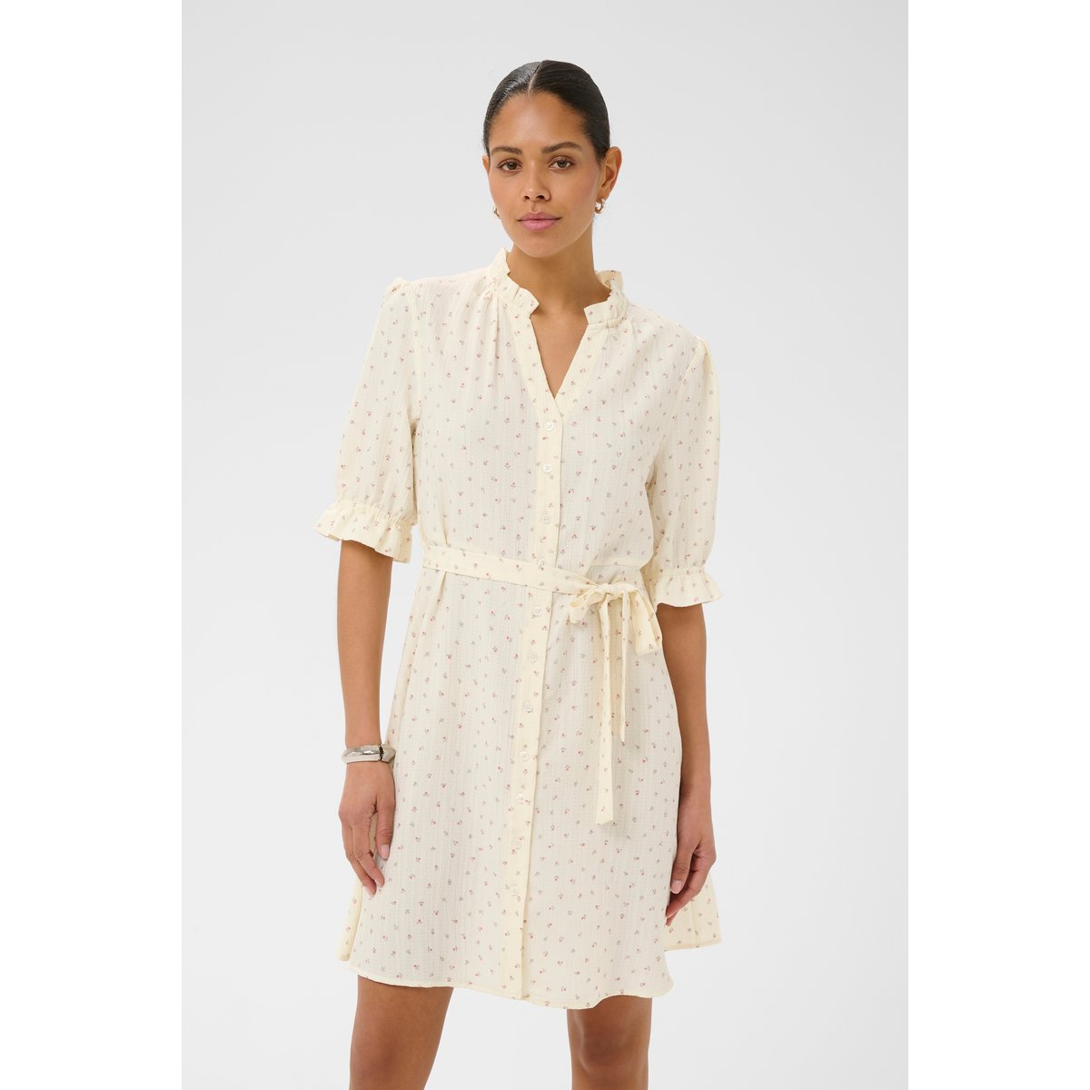Robe blanc chalk w. pink roses, KAFFE