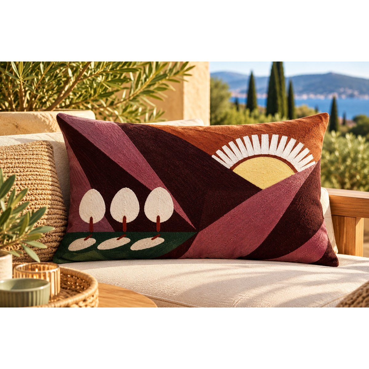 Coussin brodé Balade Radieuse bordeaux, EDEN