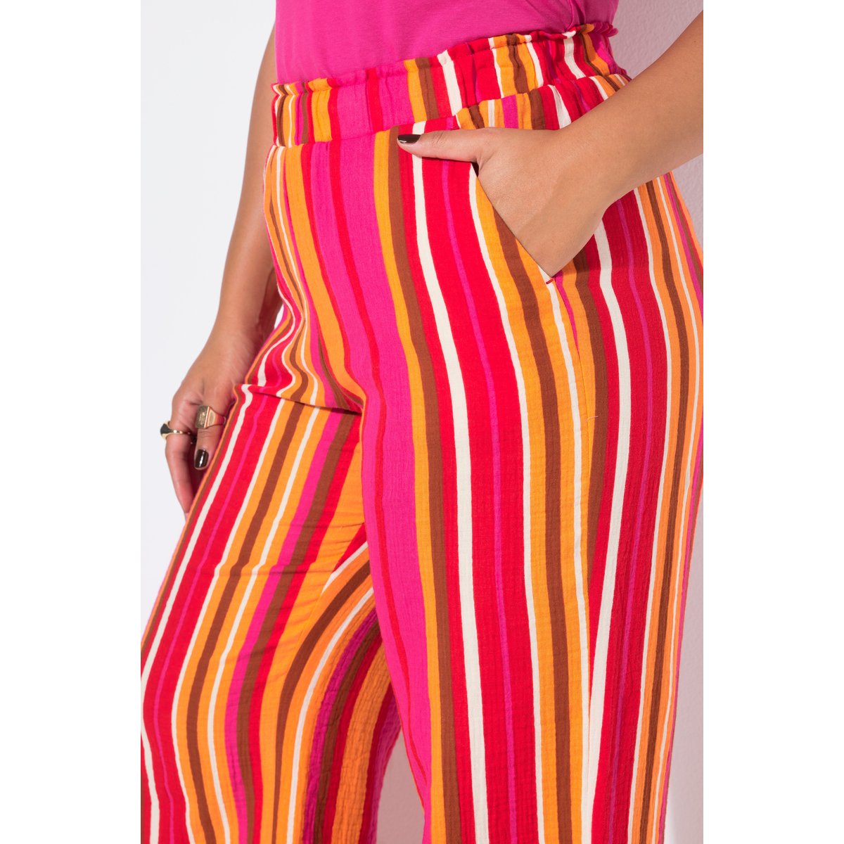 Pantalon en mousseline rayée, jambe large rose vif fuchsia, STUDIO UNTOLD