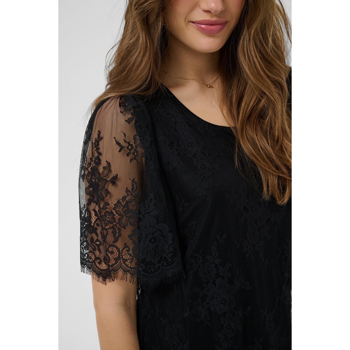 Robe noir pitch black, CREAM