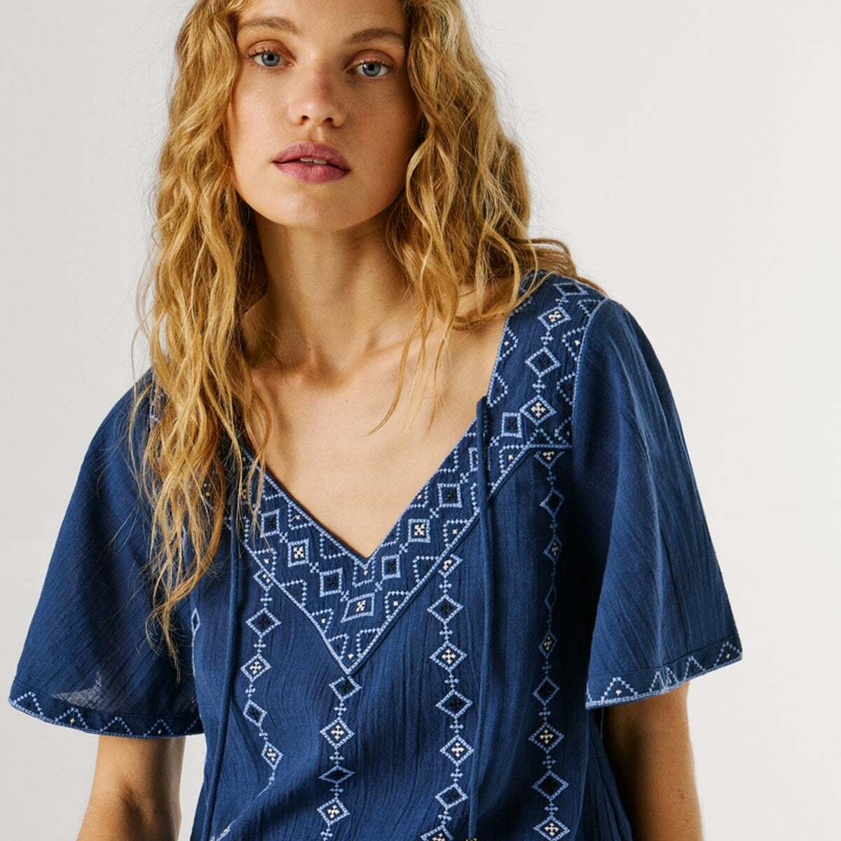 Blouse À Col En V Avec Détails Brodés bleu des profondeurs, PEPE JEANS