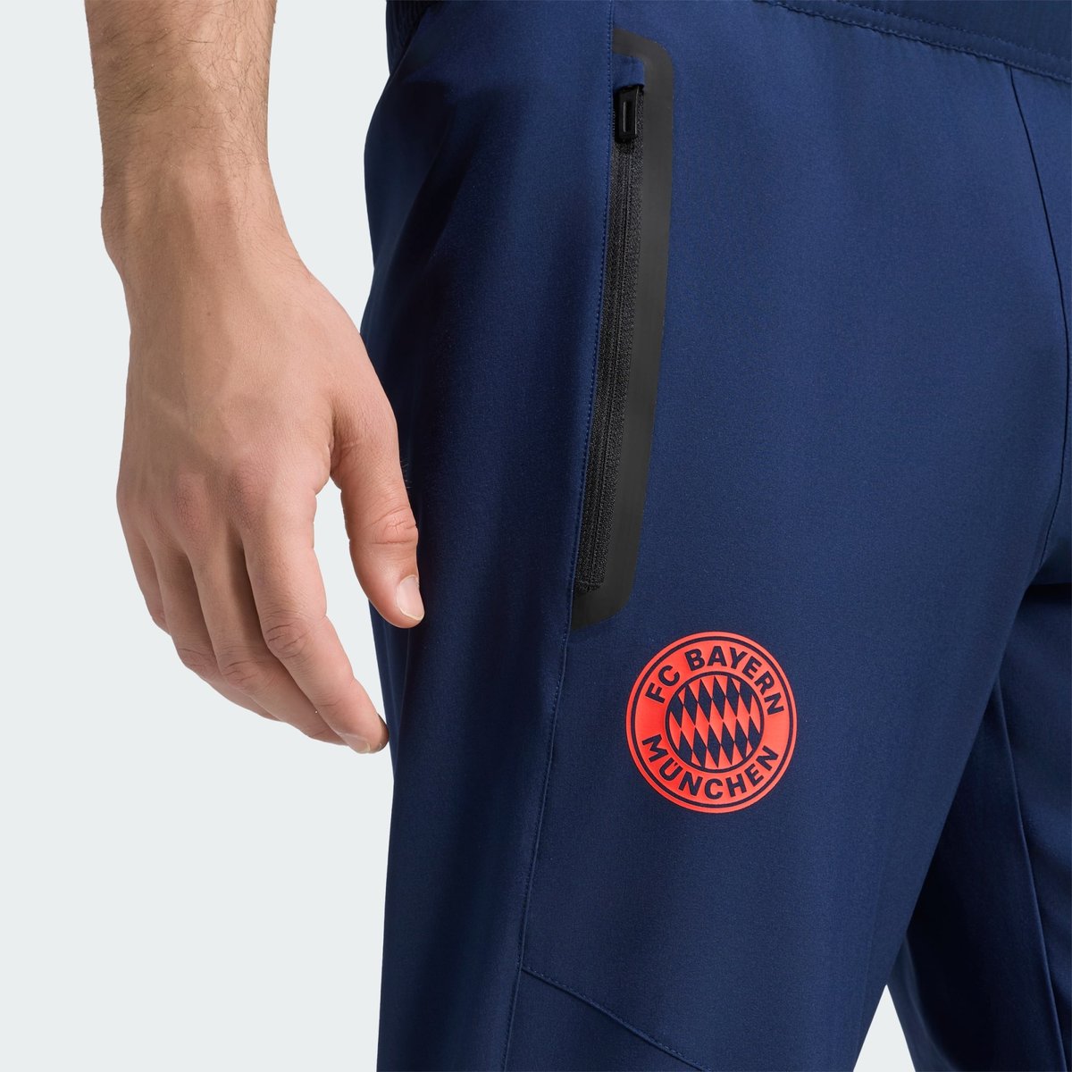Pantalon Fc Bayern Munich Tiro Travel Pantalon Fc Bayern Munich Tiro Travel night indigo / hi-res red, adidas Performance