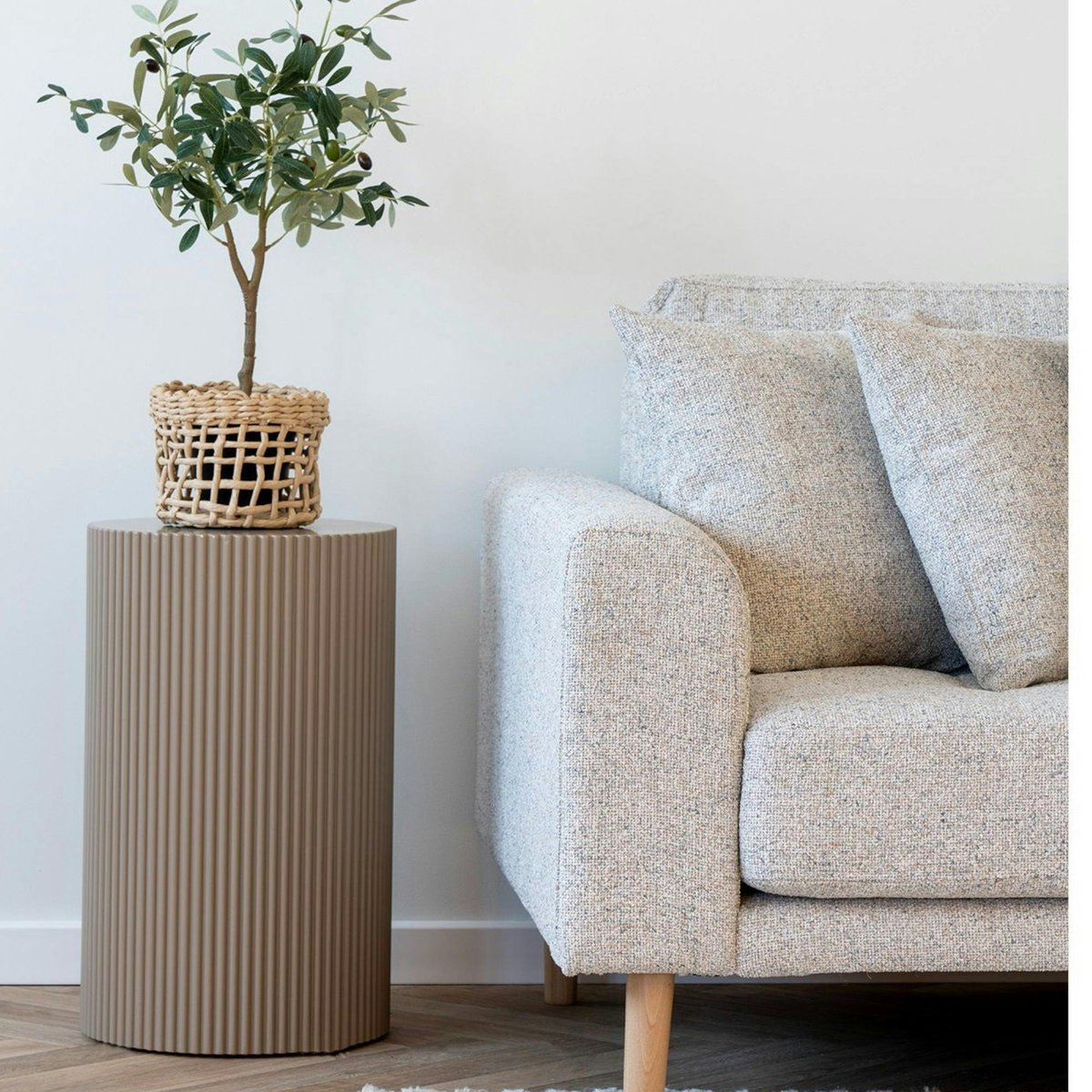 Bout de canapé design - forme ronde striée, beige naturel TRINITE beige, PIER IMPORT