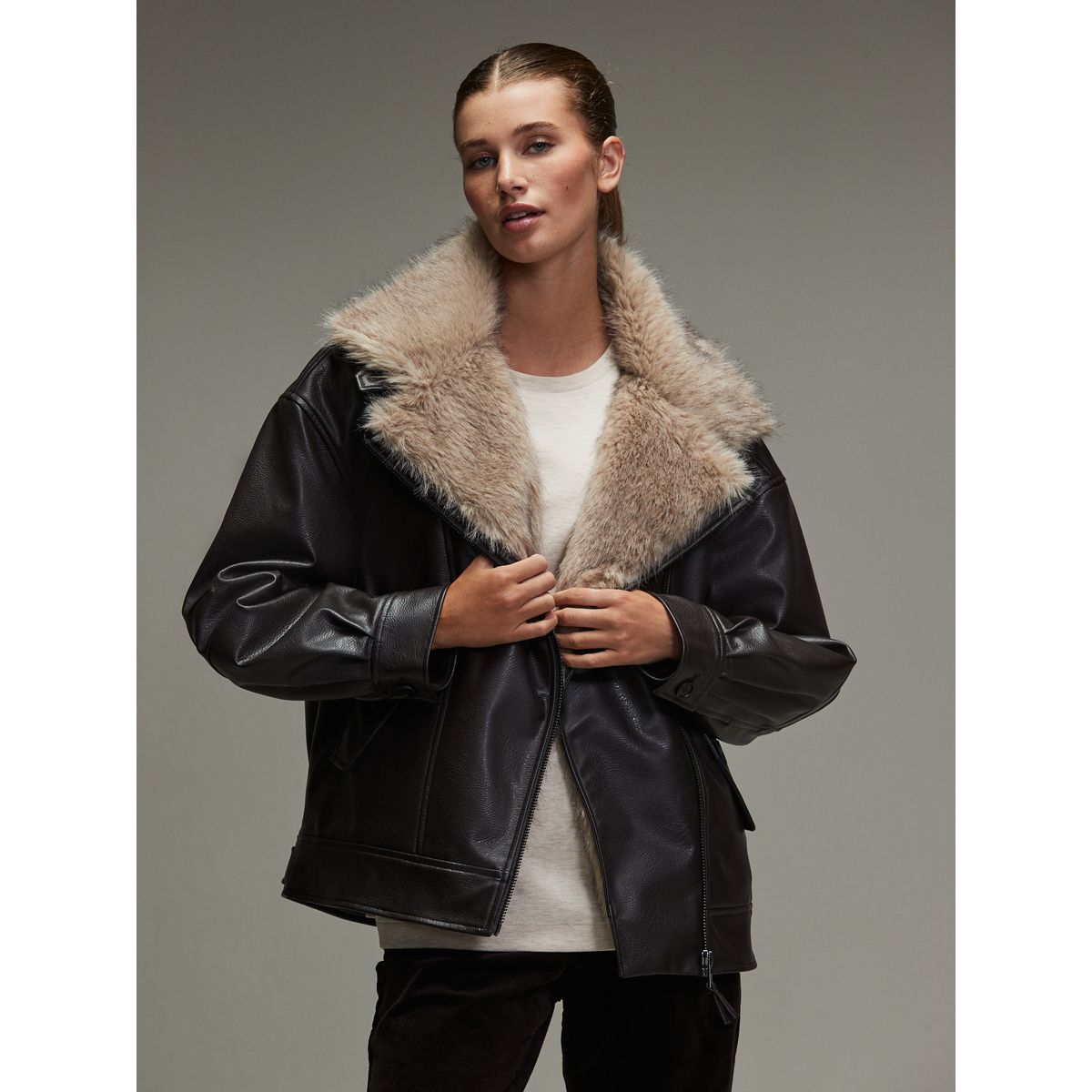 Bomber en pu avec bordure imitation fourrure marron chocolat, NEXT