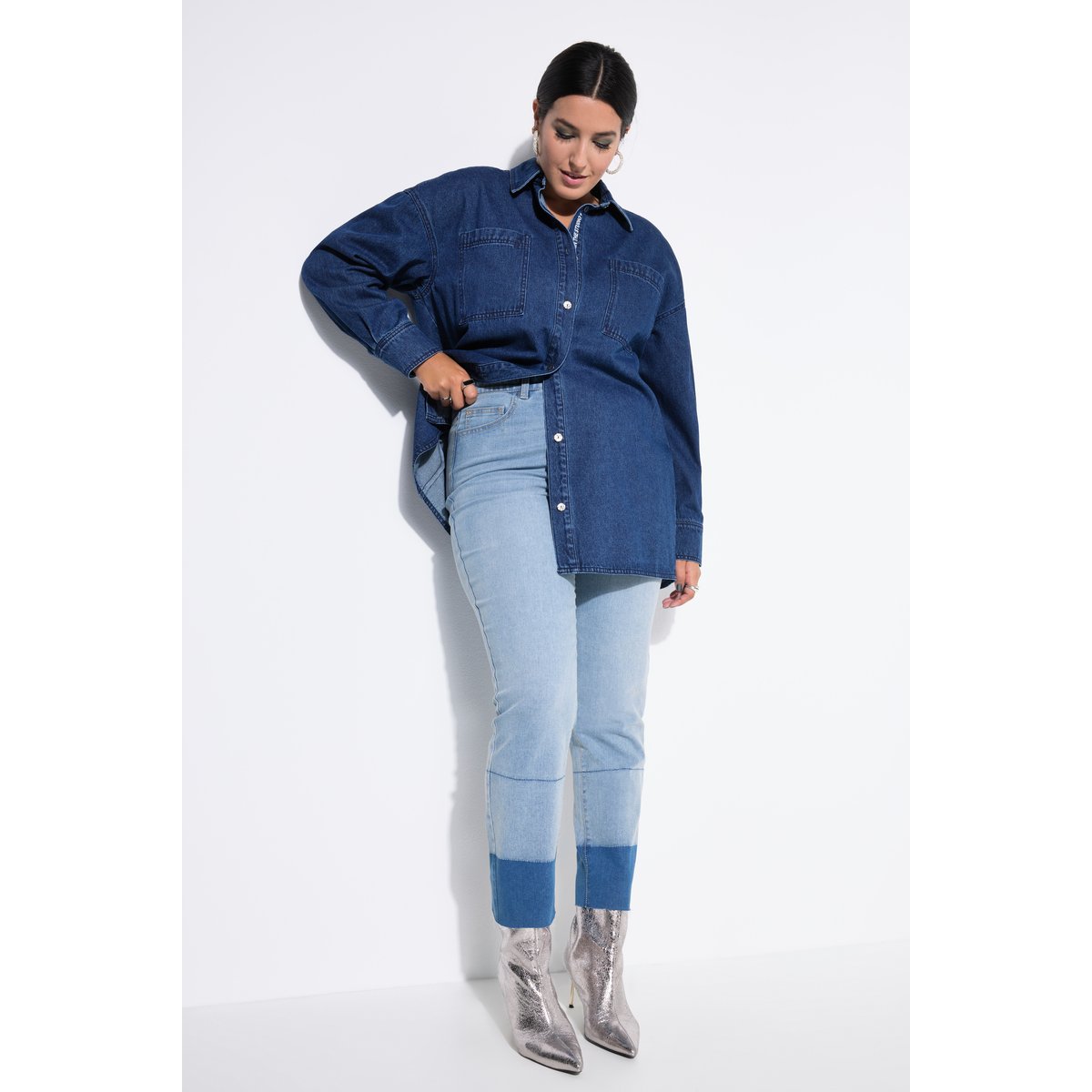Jean Mom en denim foncé bleu clair, STUDIO UNTOLD