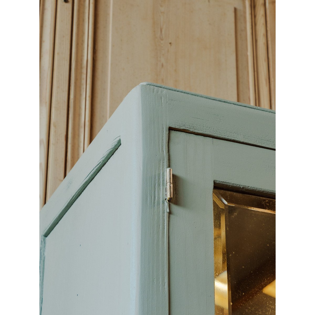 Armoire asymétrique en bois vert Blandine N°471 - Bon état kaki, DEBONGOUT