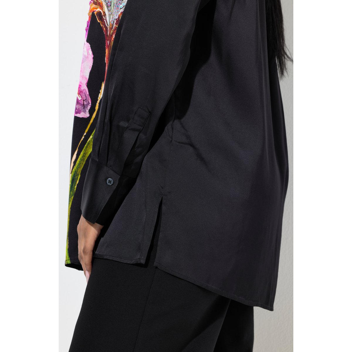 Chemisier en satin avec perles, col chemise noir, ULLA POPKEN