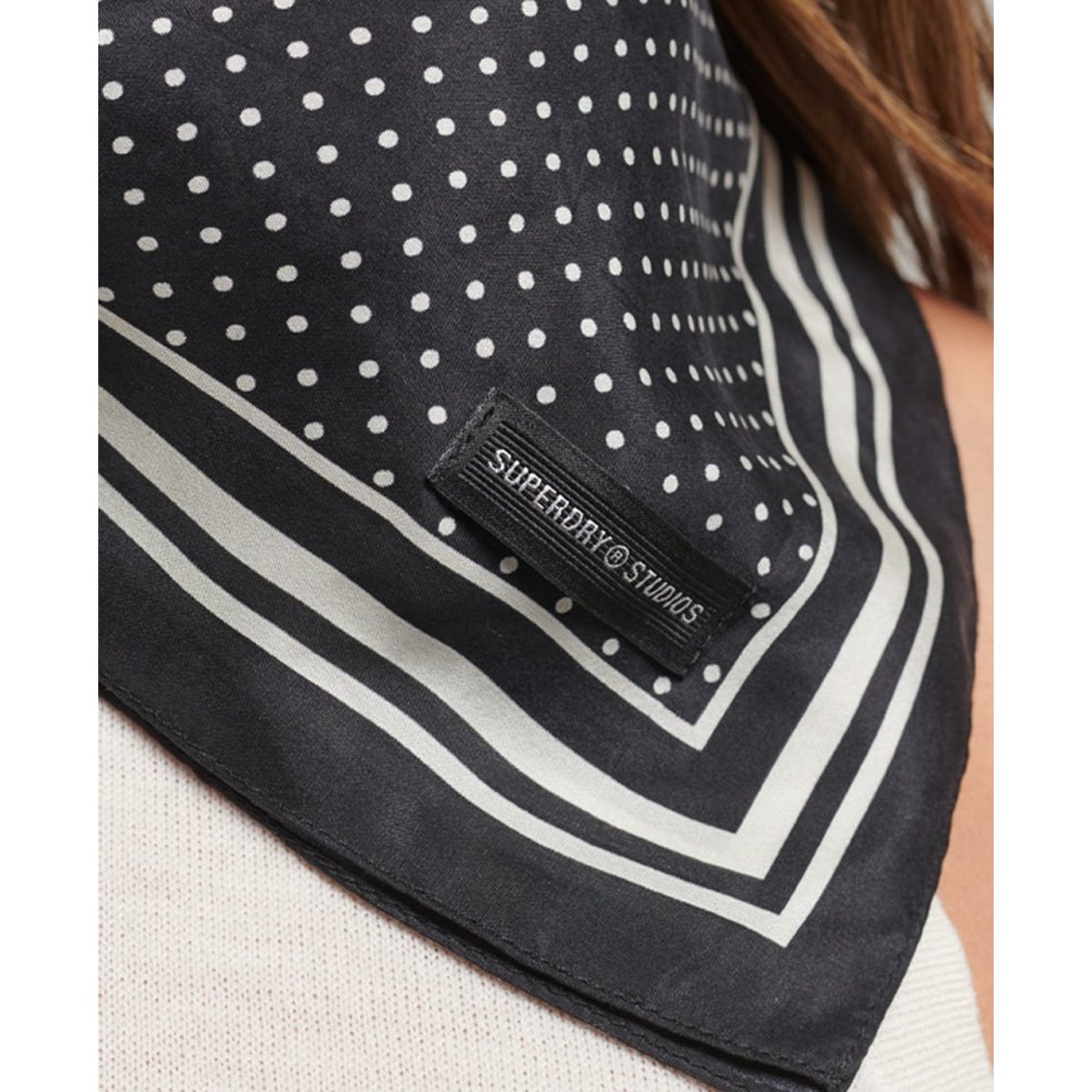 Foulard carré en soie imprimée motif à pois, SUPERDRY