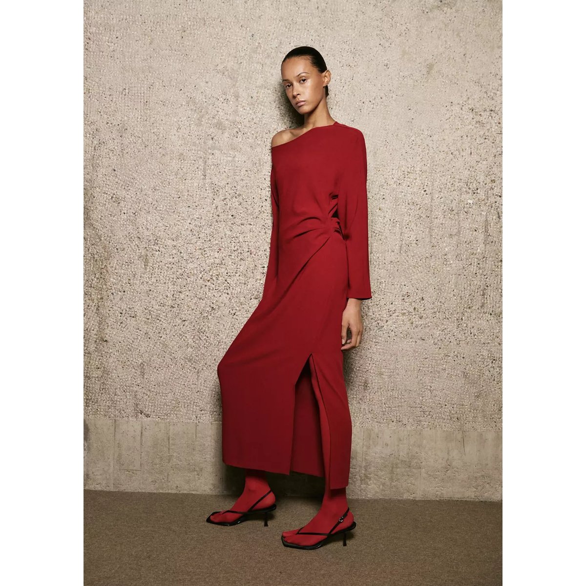 Robe col bateau froncée rouge, MANGO