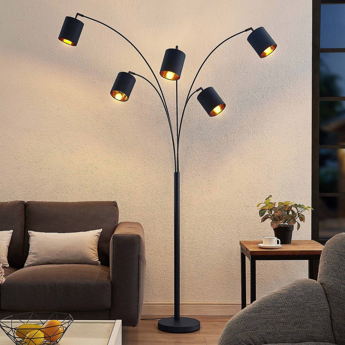 Lampadaire en métal moderne, Abiram noir, or, LINDBY