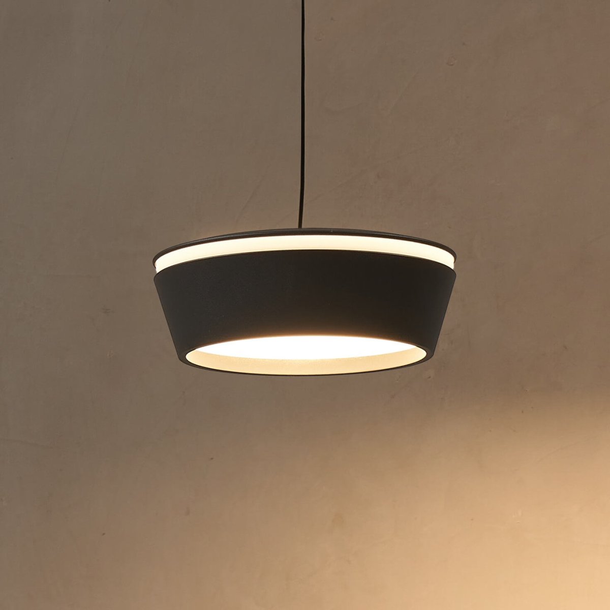 Suspension LED tube design minimaliste - MAVEL noir, KOSILUM