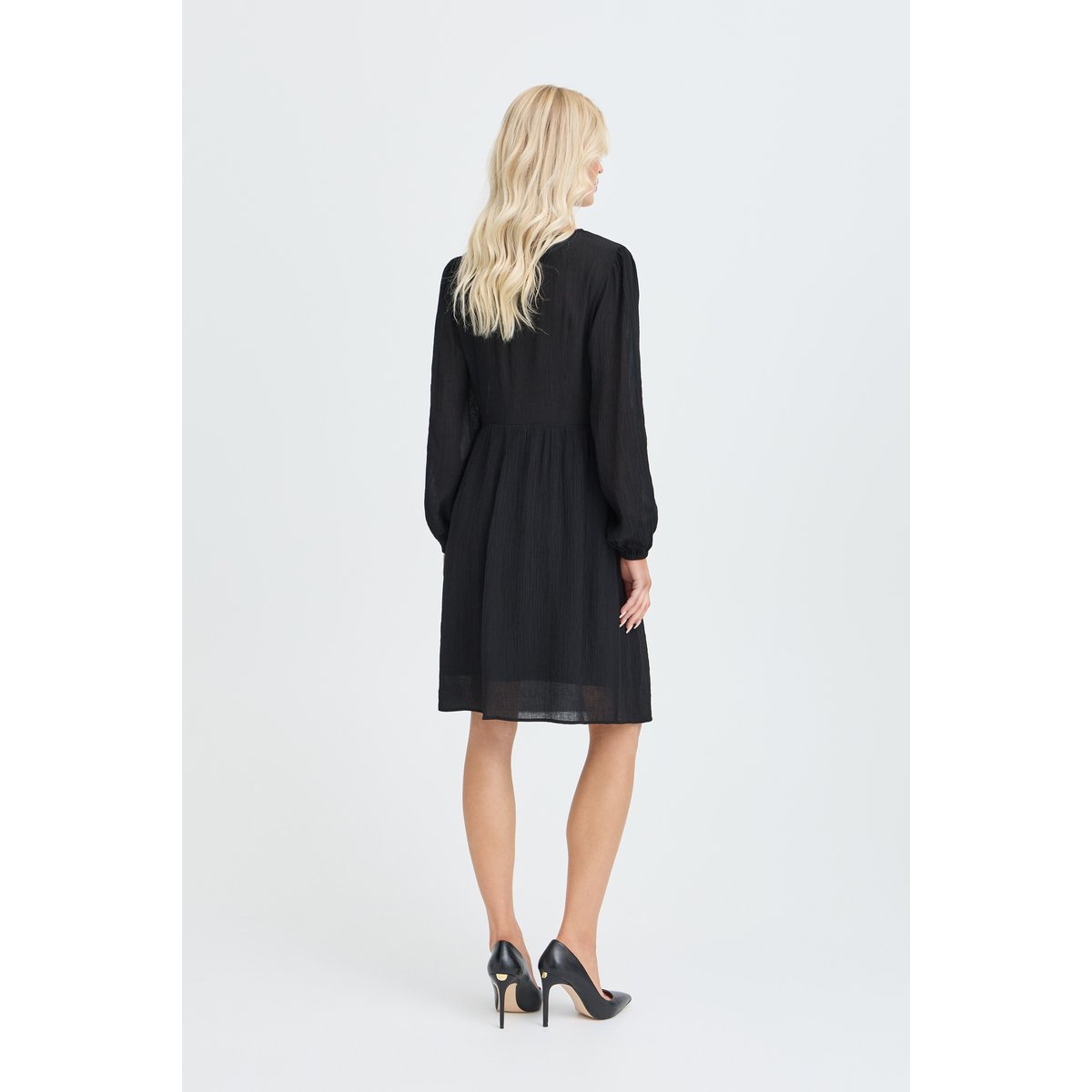Robe noir meteorite, B.YOUNG