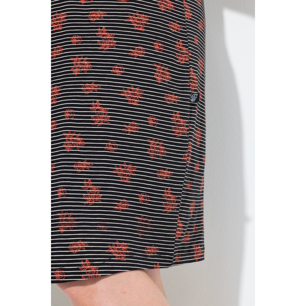 Chemise de nuit à col en V et manches noir, ULLA POPKEN