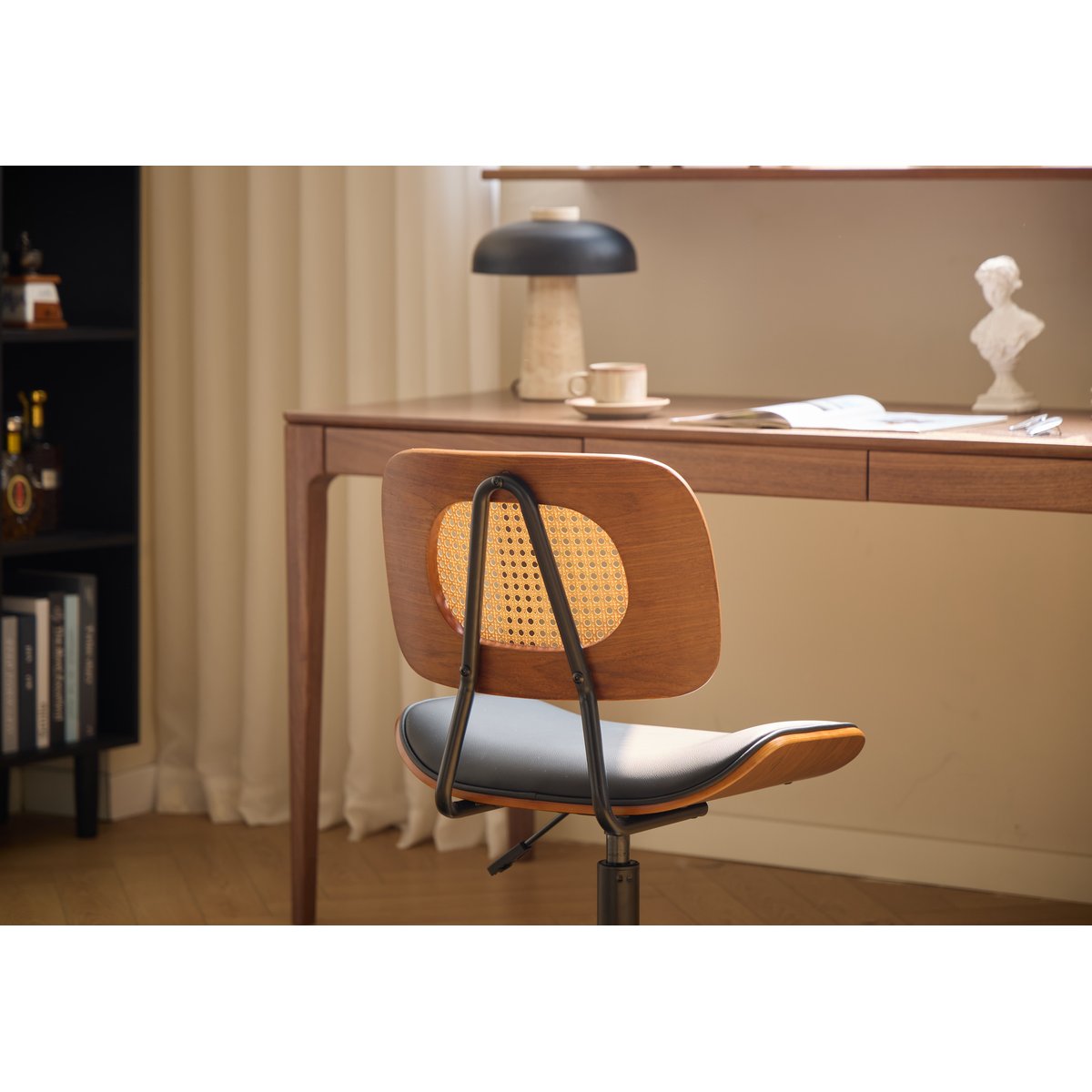 Chaise de bureau en bois et cannage, HERNING noir, NORDLYS