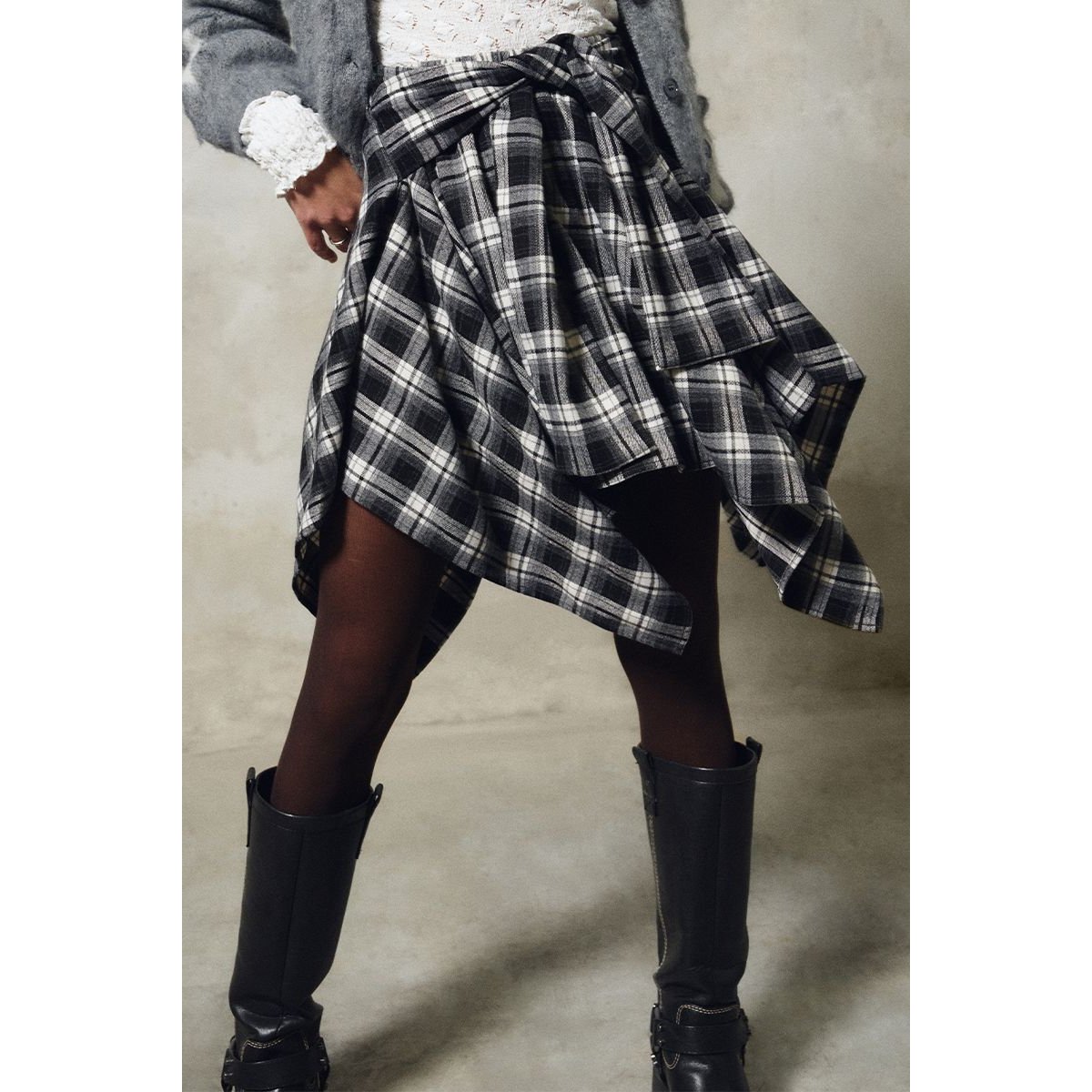 Jupe mini asymétrique, à carreaux noir, LILI SIDONIO