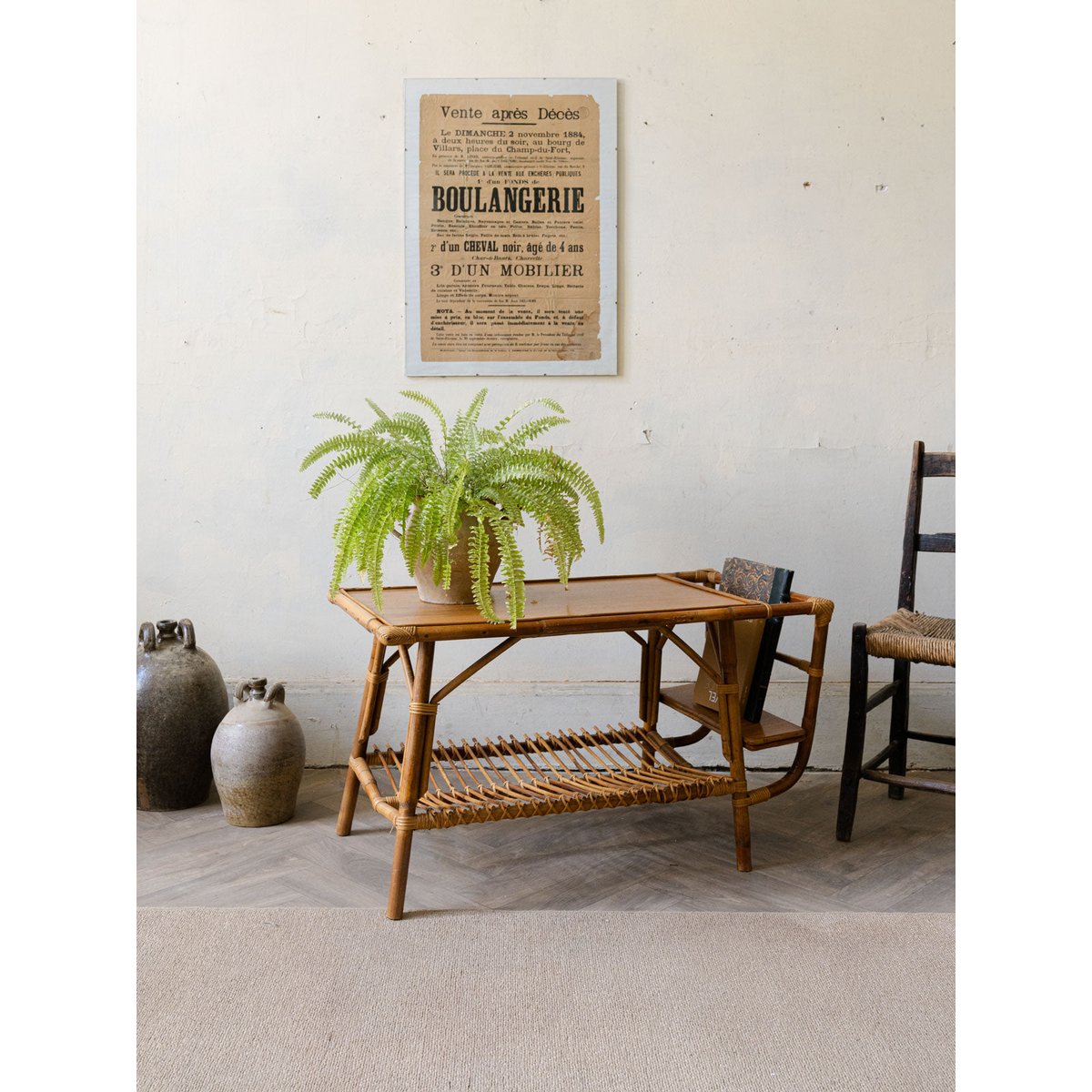 Table basse porte-revue Léonie N°984 - Bon état bois clair, DEBONGOUT