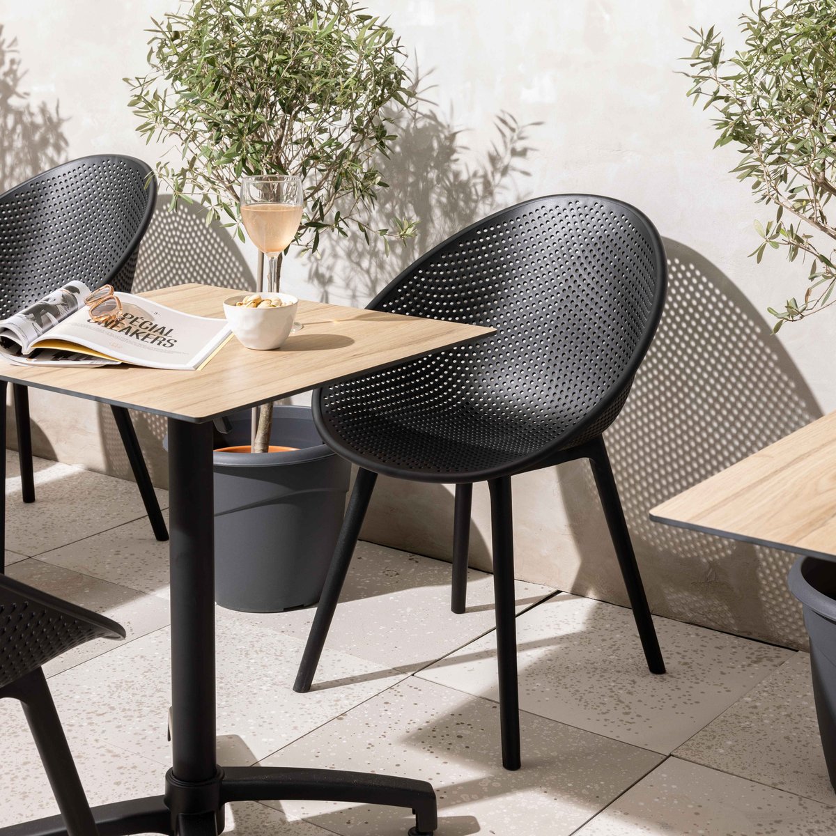 Lot de 4 chaises de terrasse en plastique, BUDA noir, OVIALA