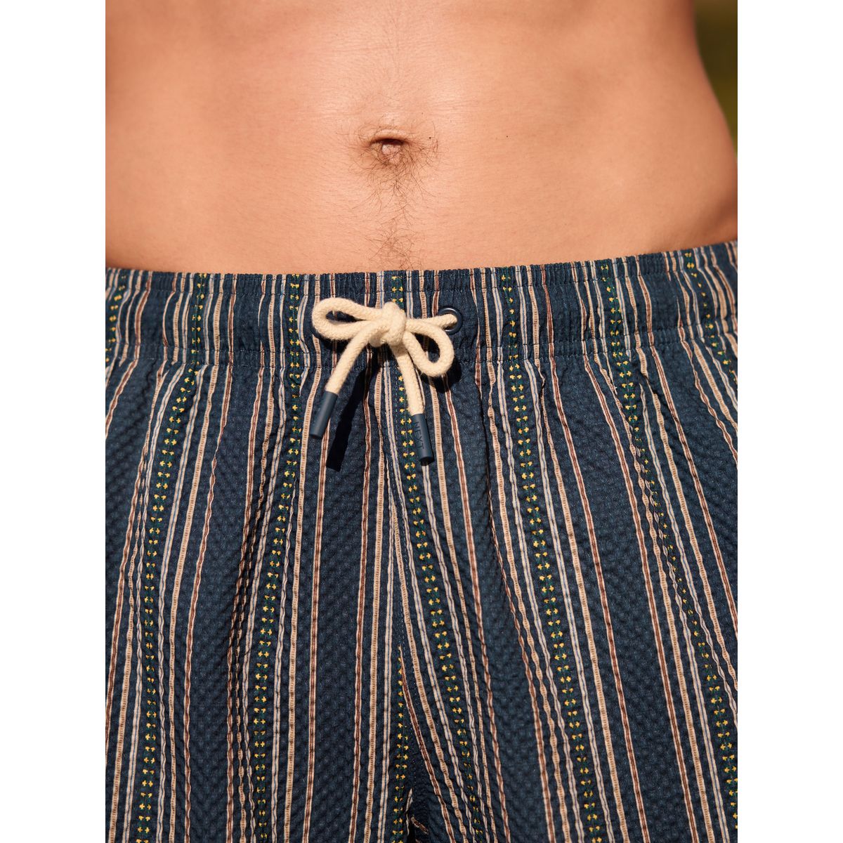 Short de bain rayé en seersucker 5 pouces bleu marine, NEXT