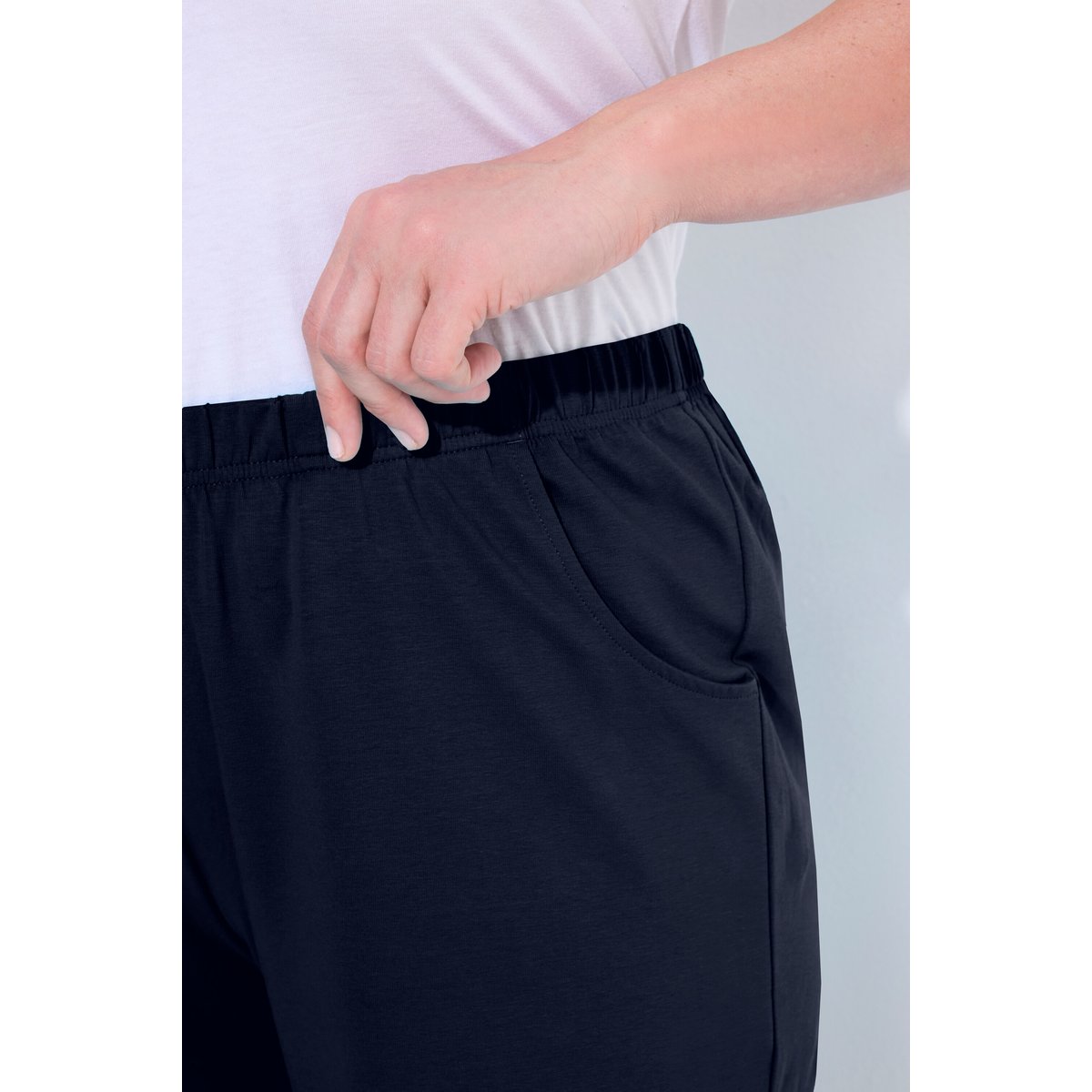 Short en jersey. Taille élastique et poches bleu foncé, ULLA POPKEN