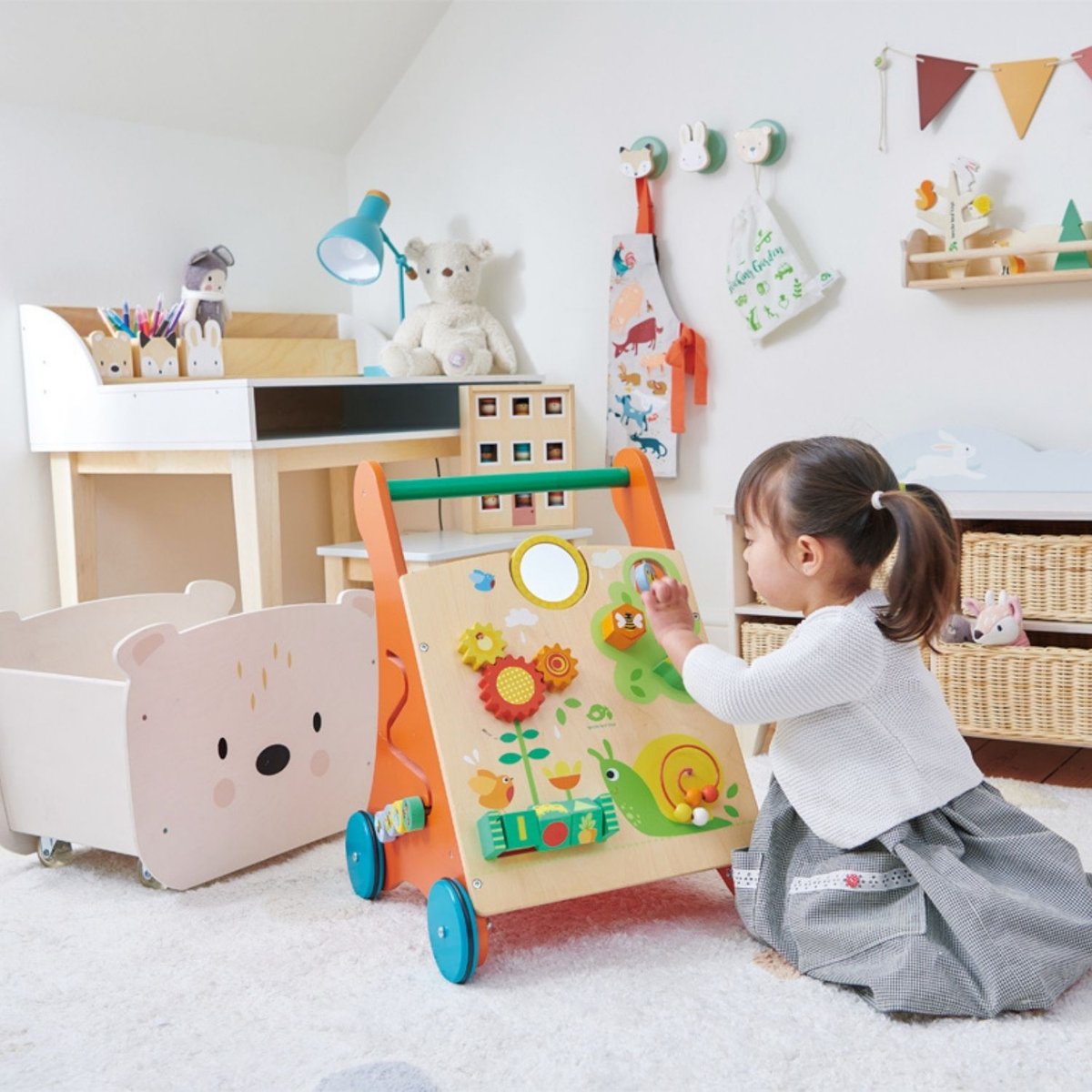 Bureau et chaise multicolore, TENDER LEAF TOYS