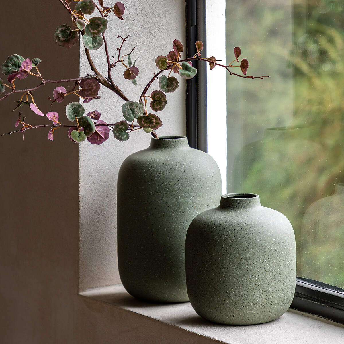 Goa 31cm Cast Metal Vase green, ÉDITÉ
