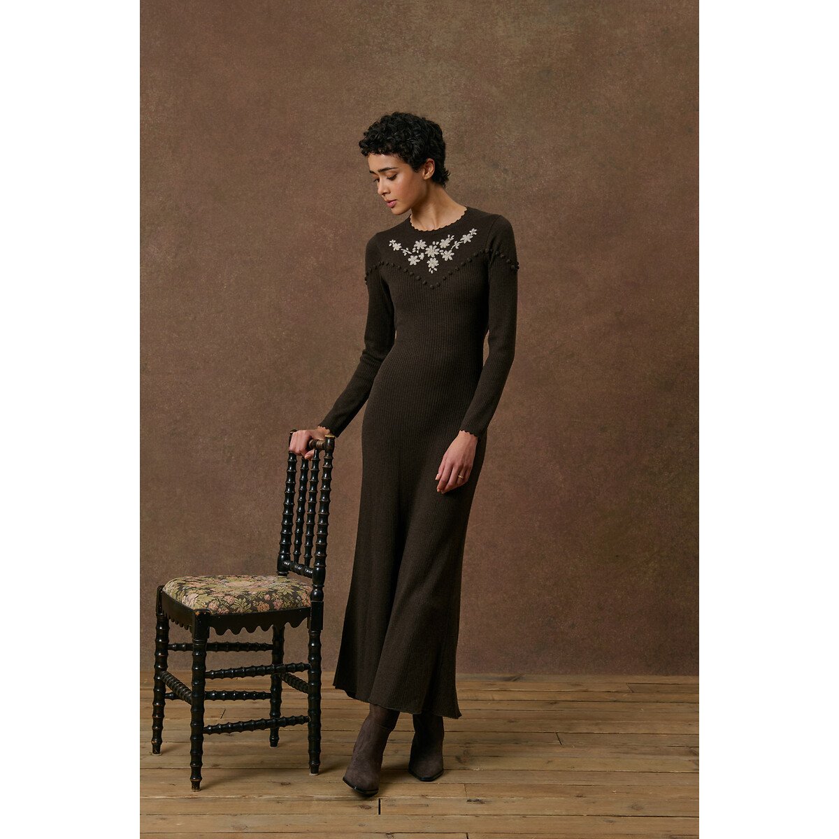 Vestido comprido em mistura de lã bordado, BRYGIDA chocolate, LOUISE MISHA