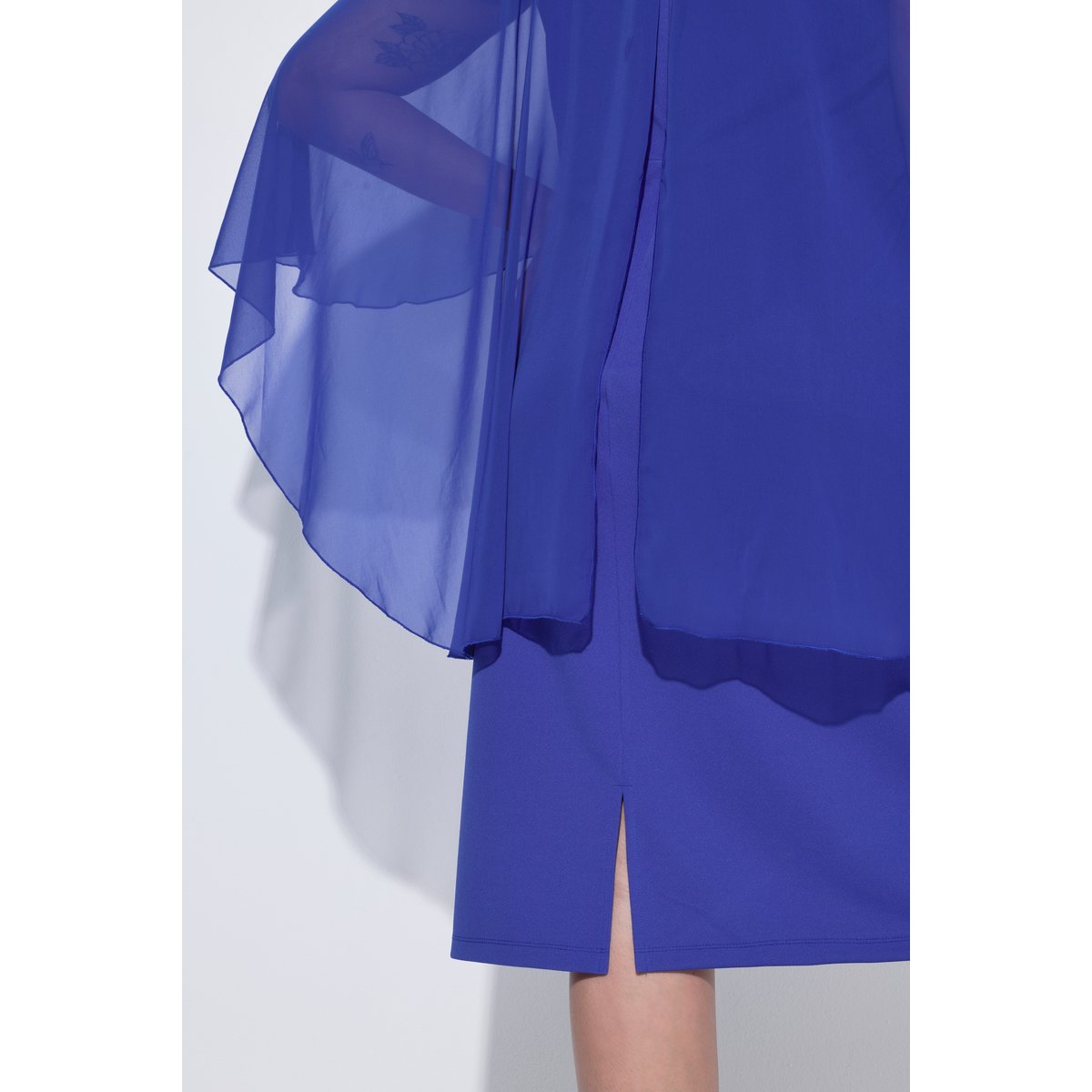 Robe midi décolleté en V et manches 3/4 bleu capri, ULLA POPKEN