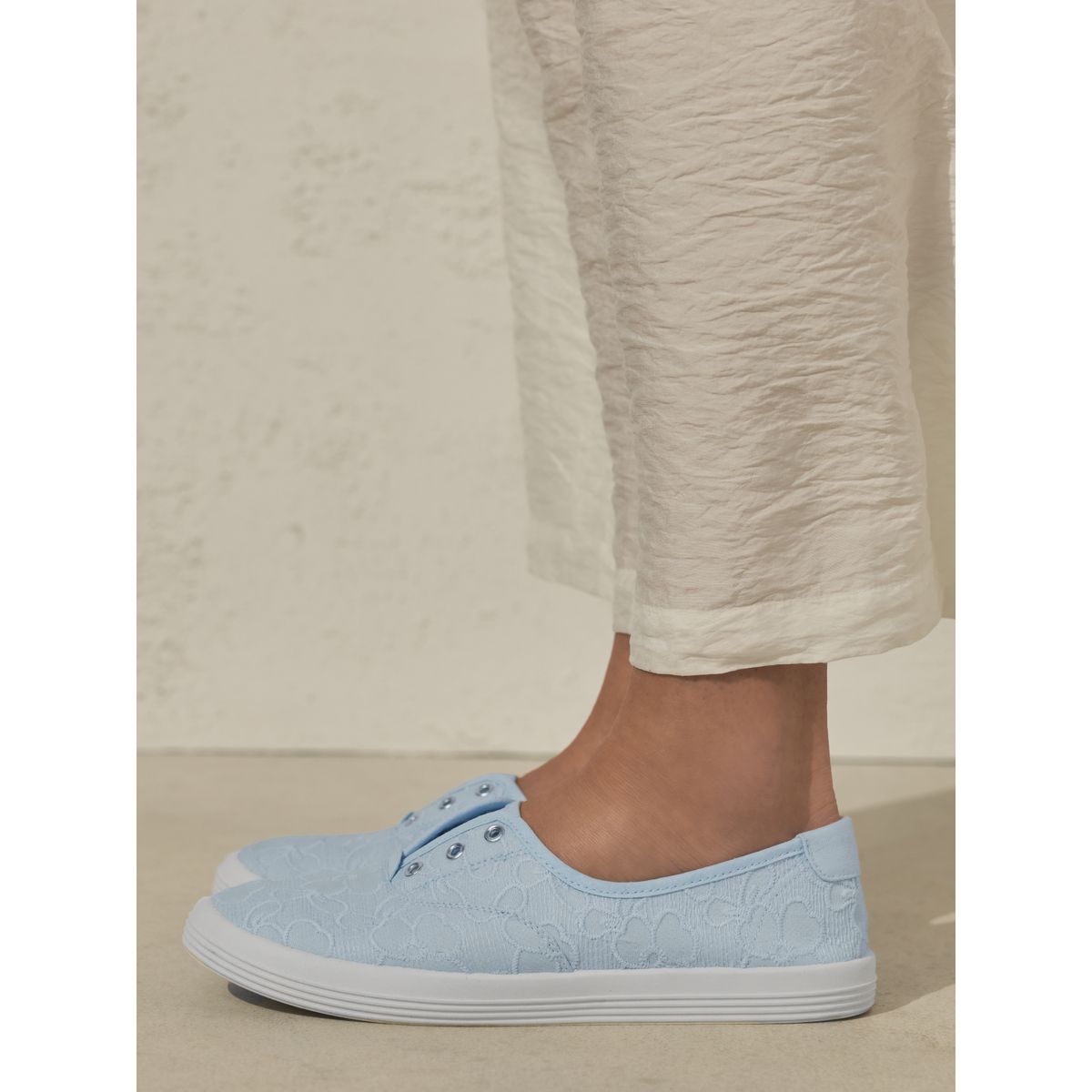 Baskets sans lacets en toile bleu clair, NEXT