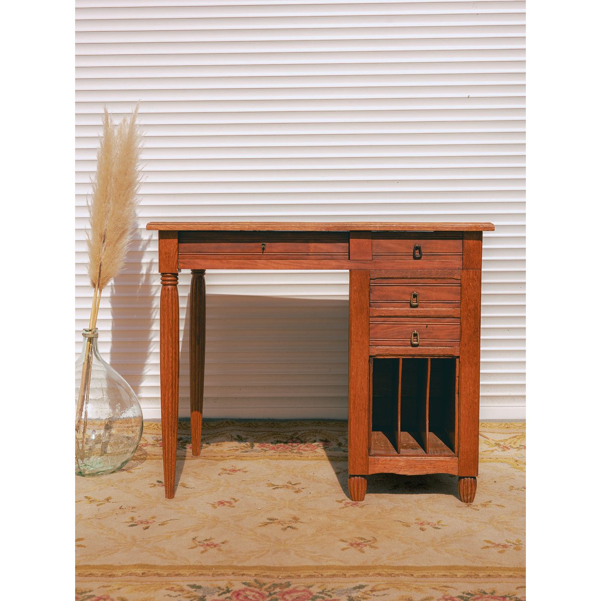 Bureau en bois clair Edouard N°1057 - Bon état bois clair, DEBONGOUT