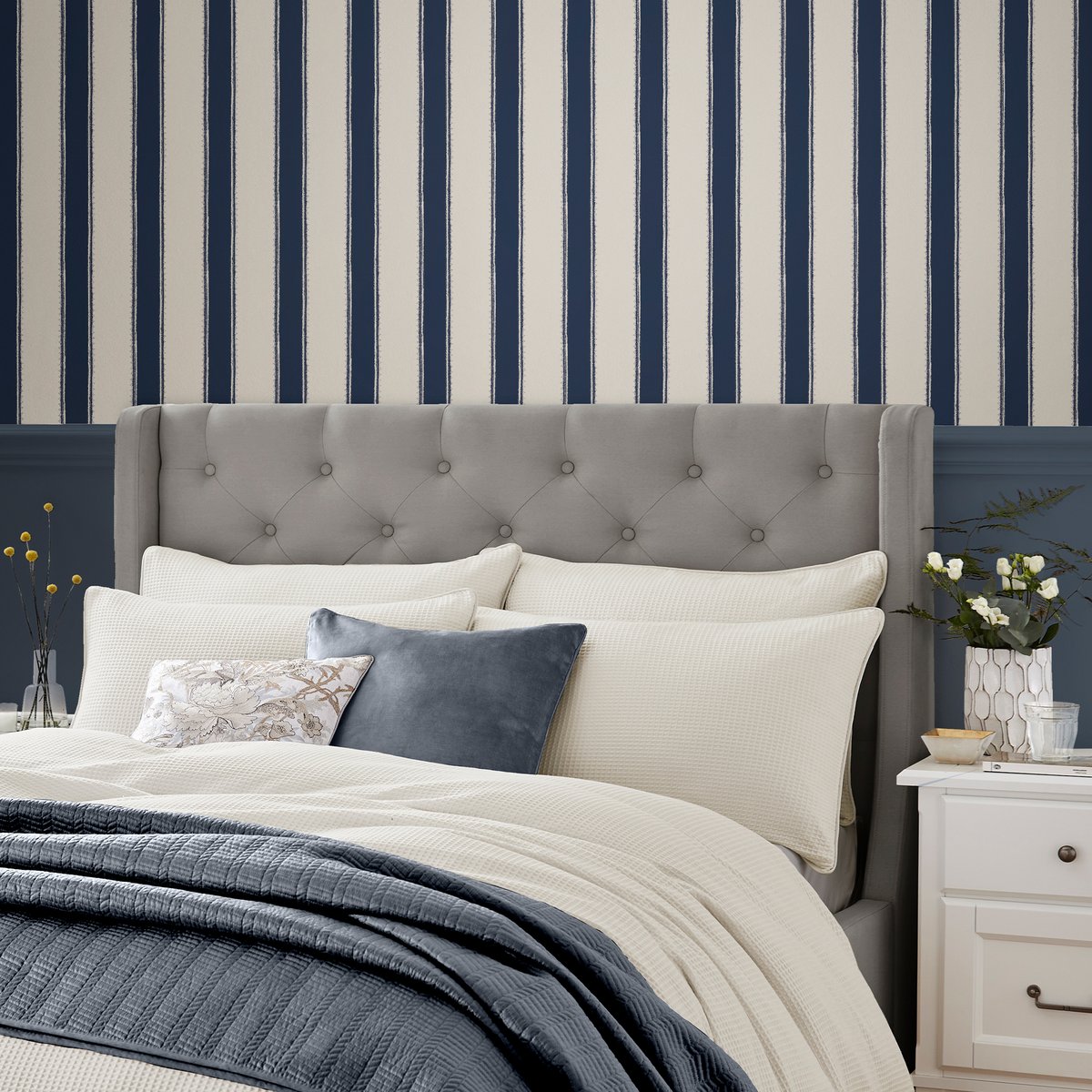Papier peint Rayures élégantes Denwick bleu, écru, LAURA ASHLEY
