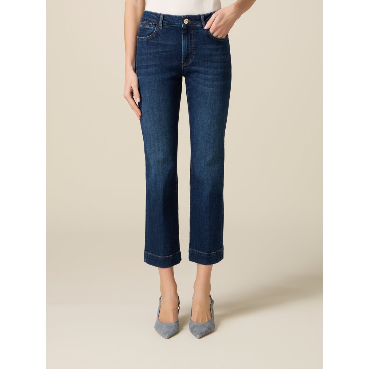 Jean court bleu, OLTRE