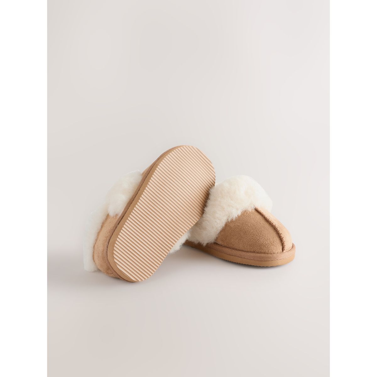 Chaussons en imitation fourrure marron fauve, NEXT