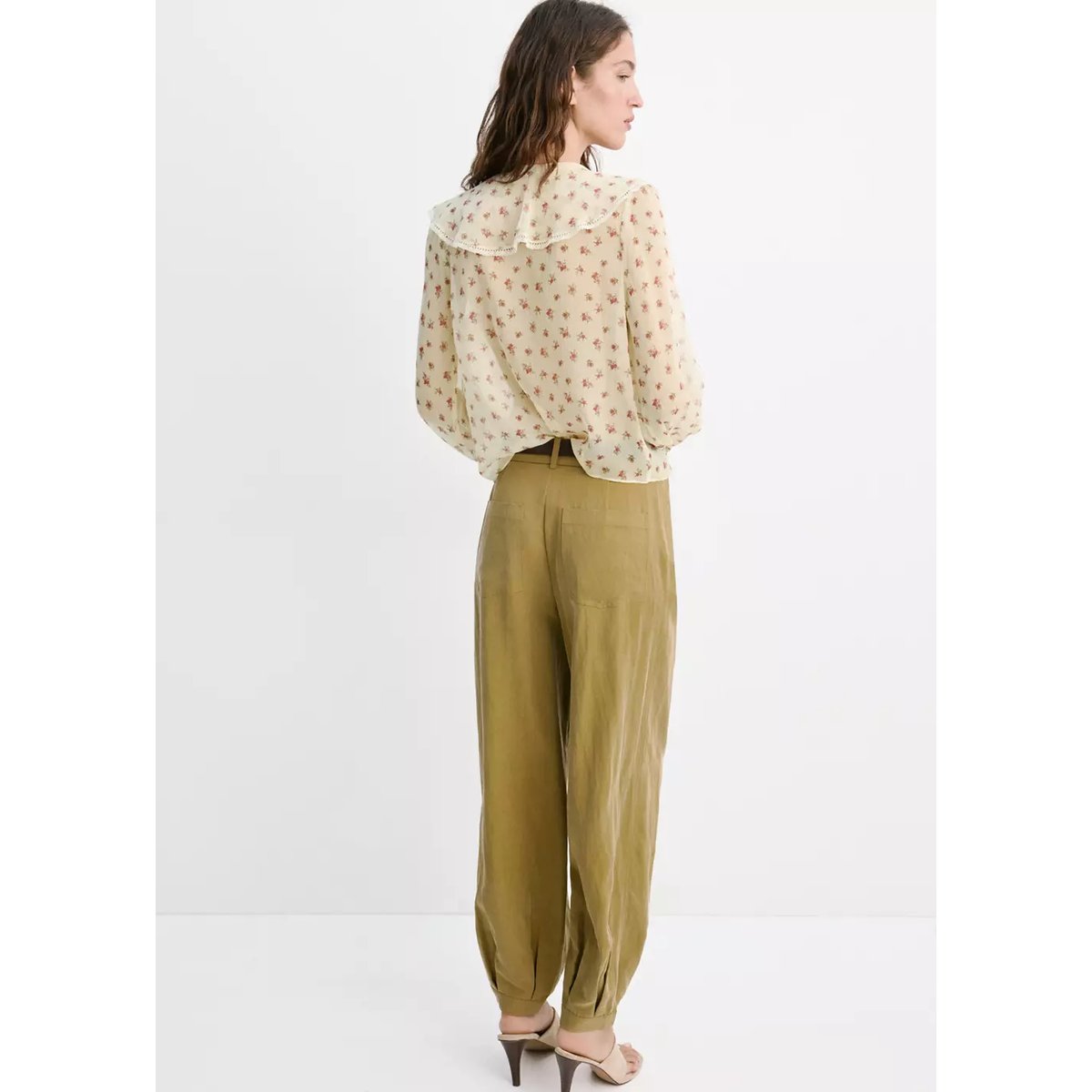 Blouse à fleurs volantée jaune, MANGO