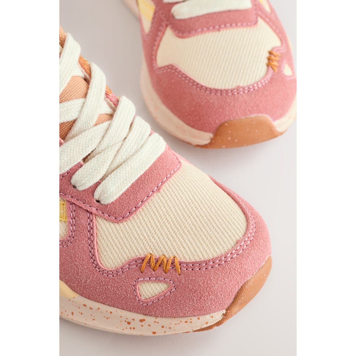 Baskets à lacets colour-block doux, NEXT