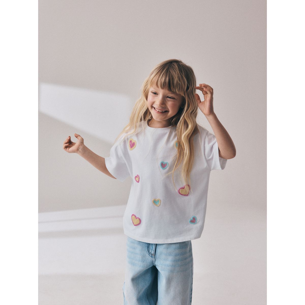 T-shirt orné de perles cœurs blancs pastel, NEXT