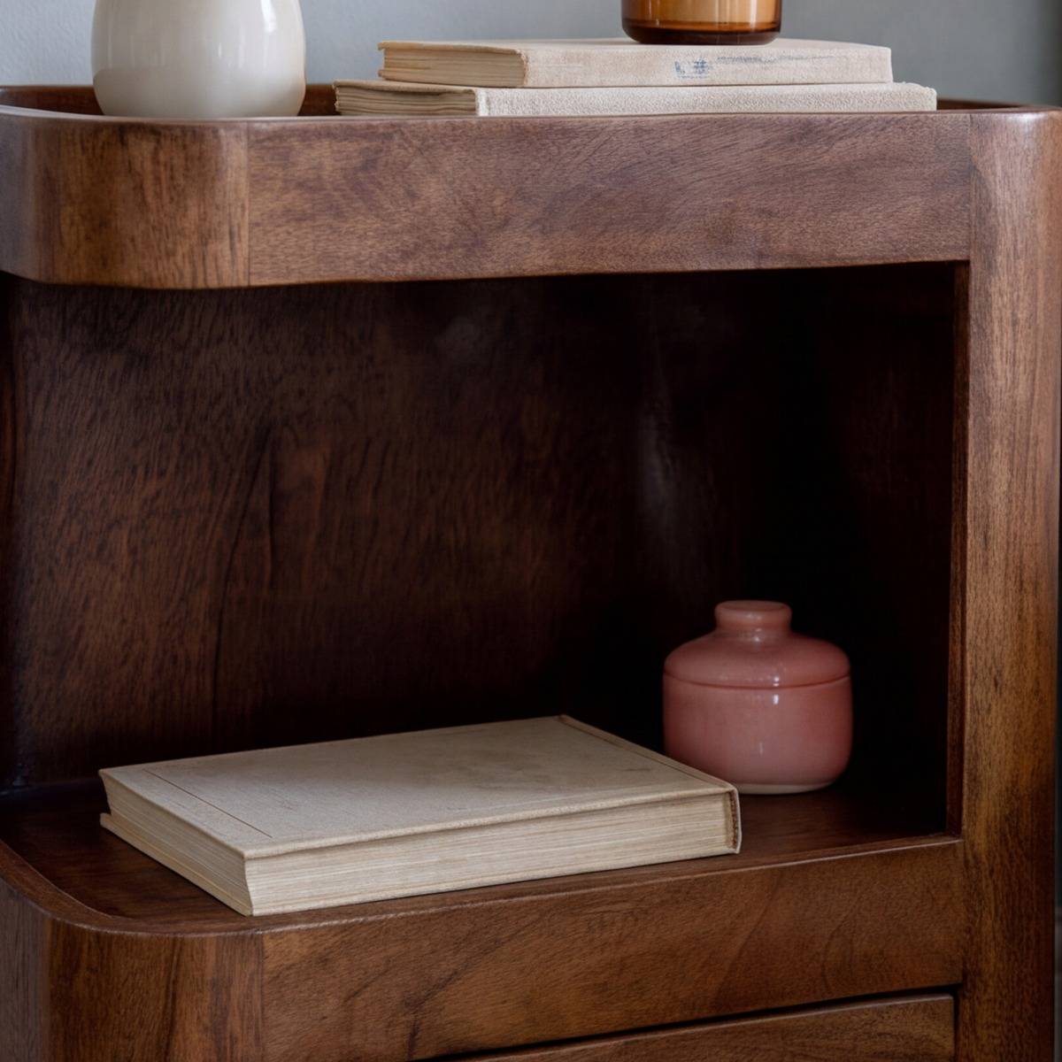 Table de chevet niche droite et gauche en bois de manguier MAORA bois foncé, MADE IN MEUBLES