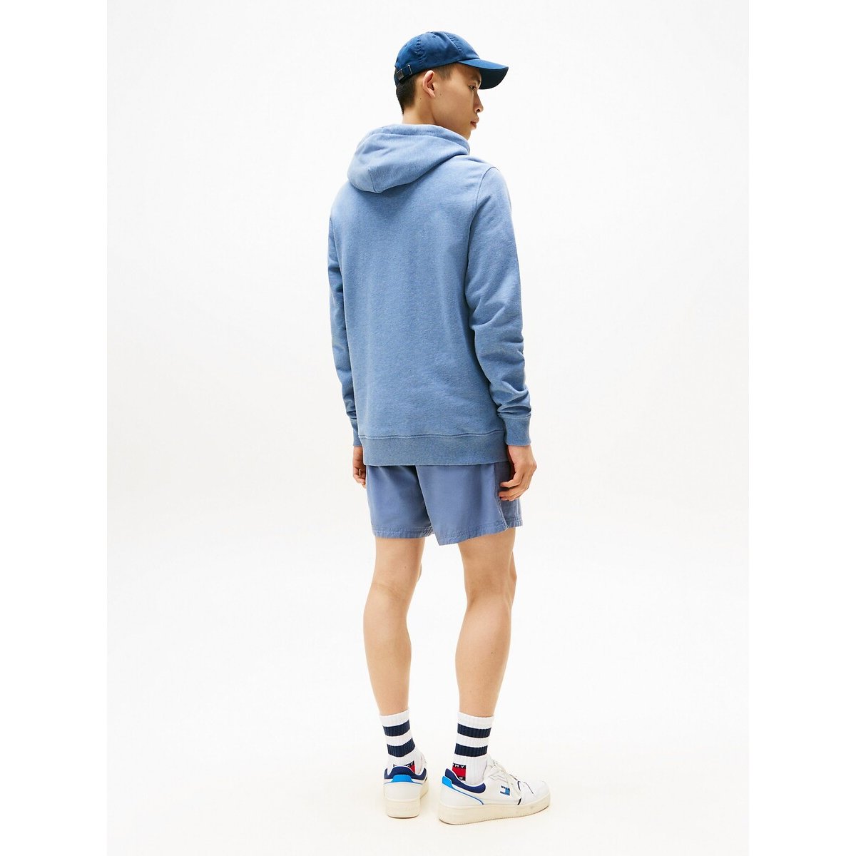 Sweat à capuche logo badge bleu, TOMMY JEANS