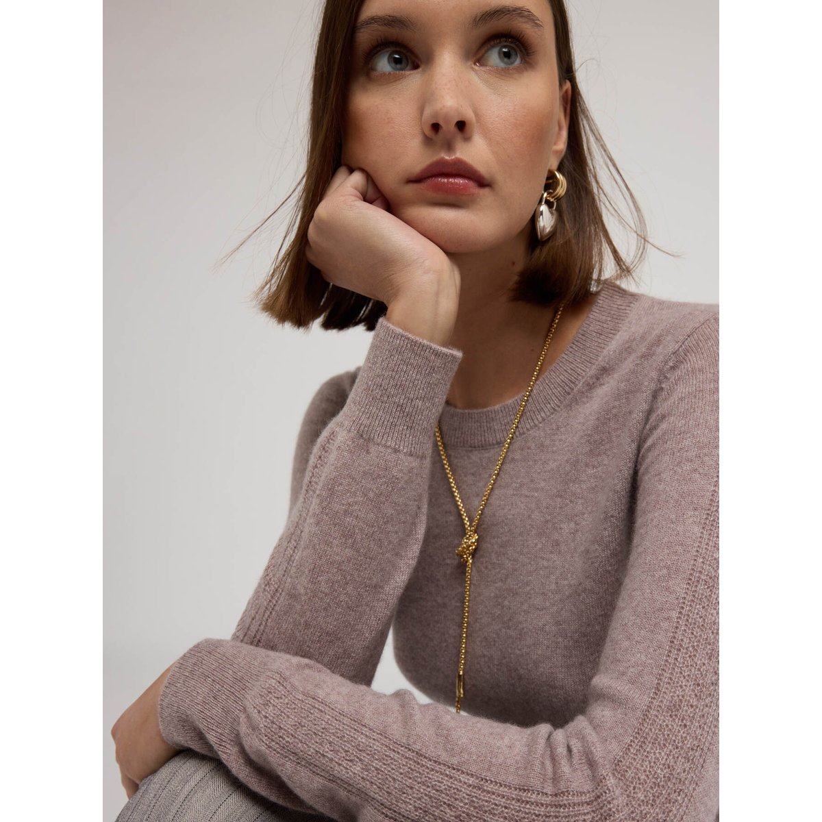 Pull en cachemire avec manches côtelées beige, MOTIVI