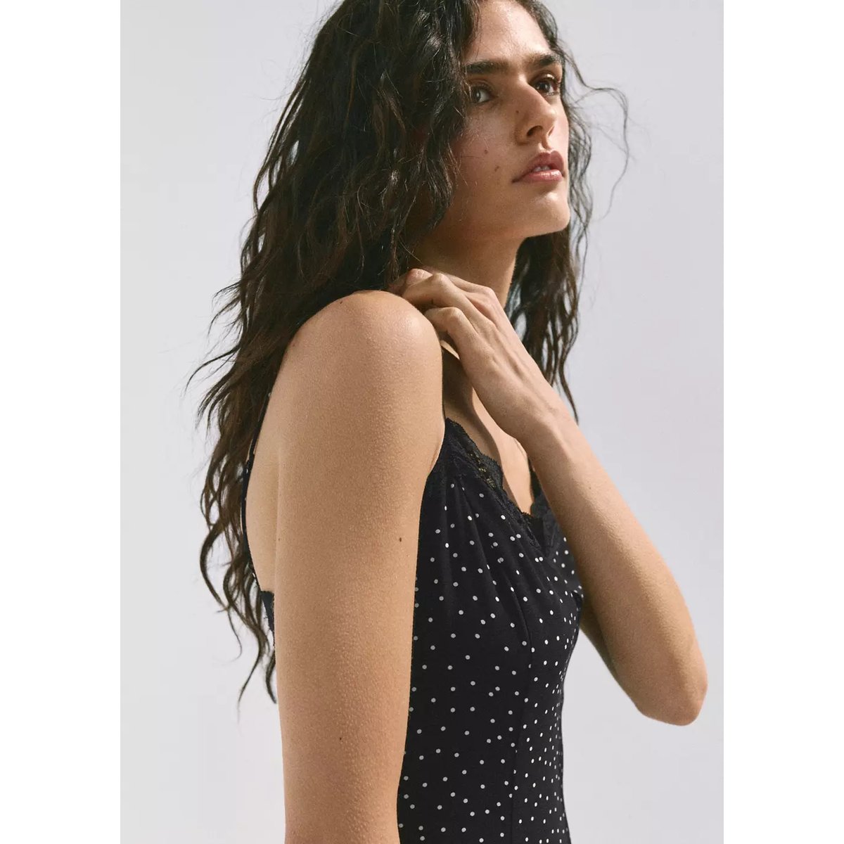 Robe à pois avec détail en dentelle noir, MANGO