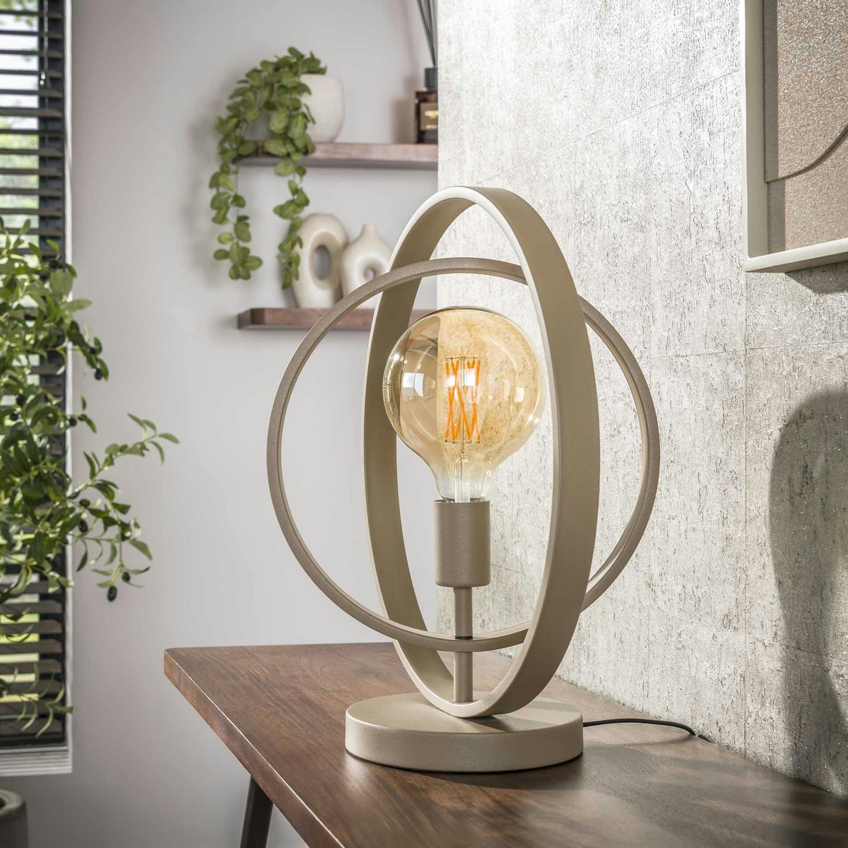 Lampe à poser industrielle anneaux croisés TRIBECA beige, PIER IMPORT