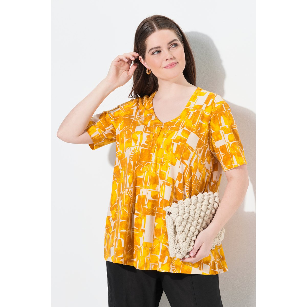T-shirt en coton bio. Décolleté jaune miel, ULLA POPKEN
