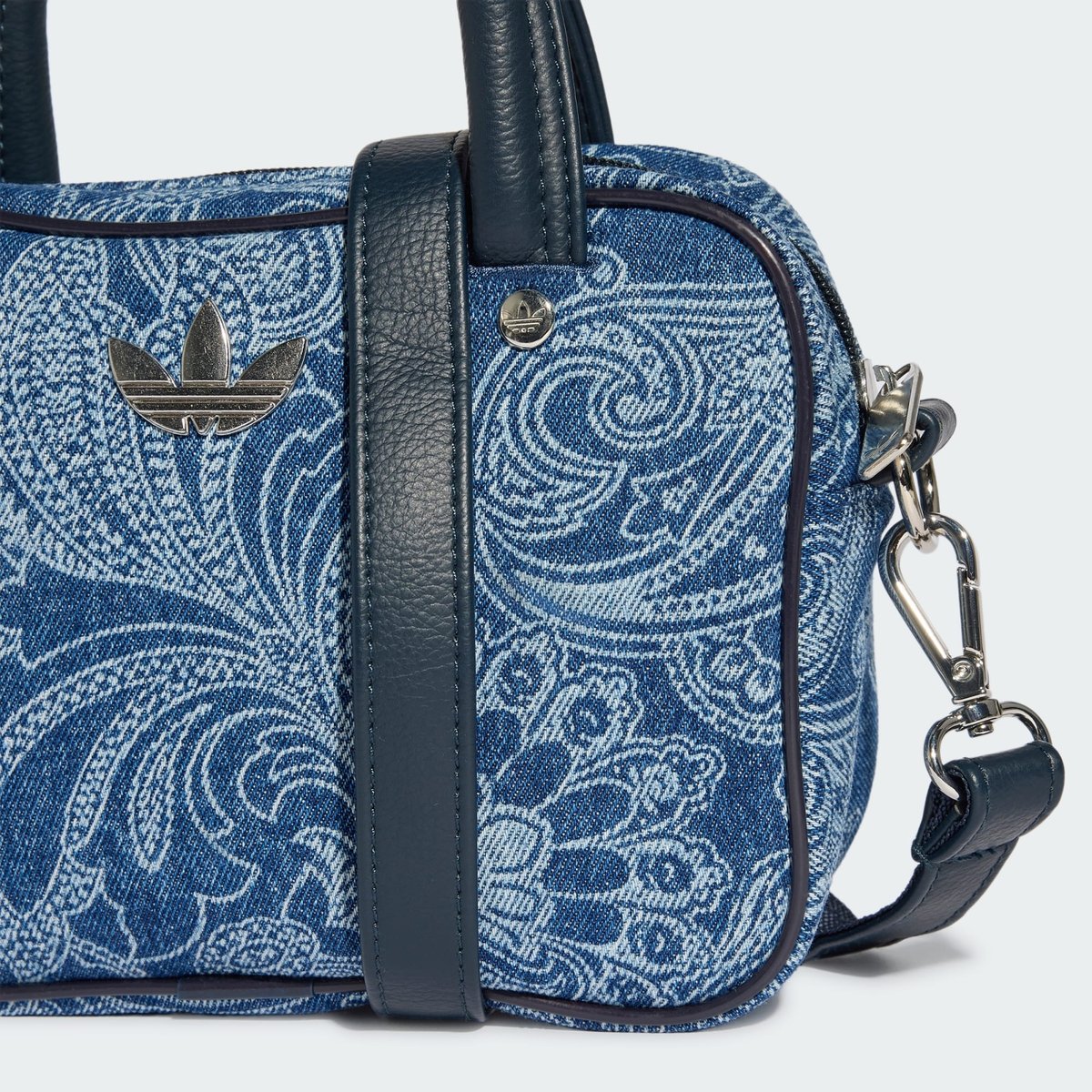 Sac Carré Adidas Originals X Liberty London Sac Carré Adidas Originals X Liberty London light denim, adidas Originals