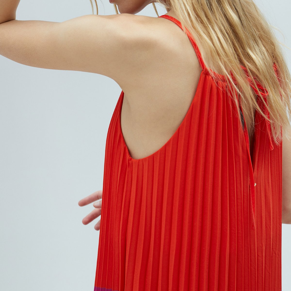 Robe longue plissée sans manches rouge clair, LOLA CASADEMUNT