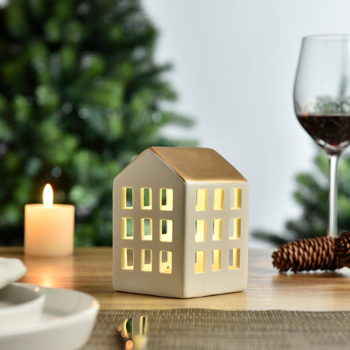 Figurine chalet de noël décorative en porcelaine H10 blanc, SIA DECO