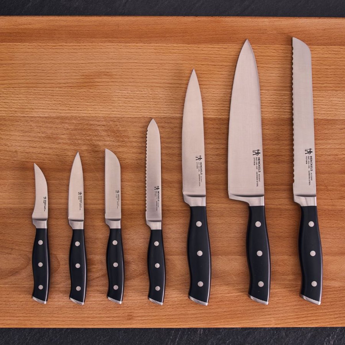 Couteau universel HENCKELS by ZWILLING Accent, 13 cm, Noir, Tranchant dentelé noir mat, ZWILLING