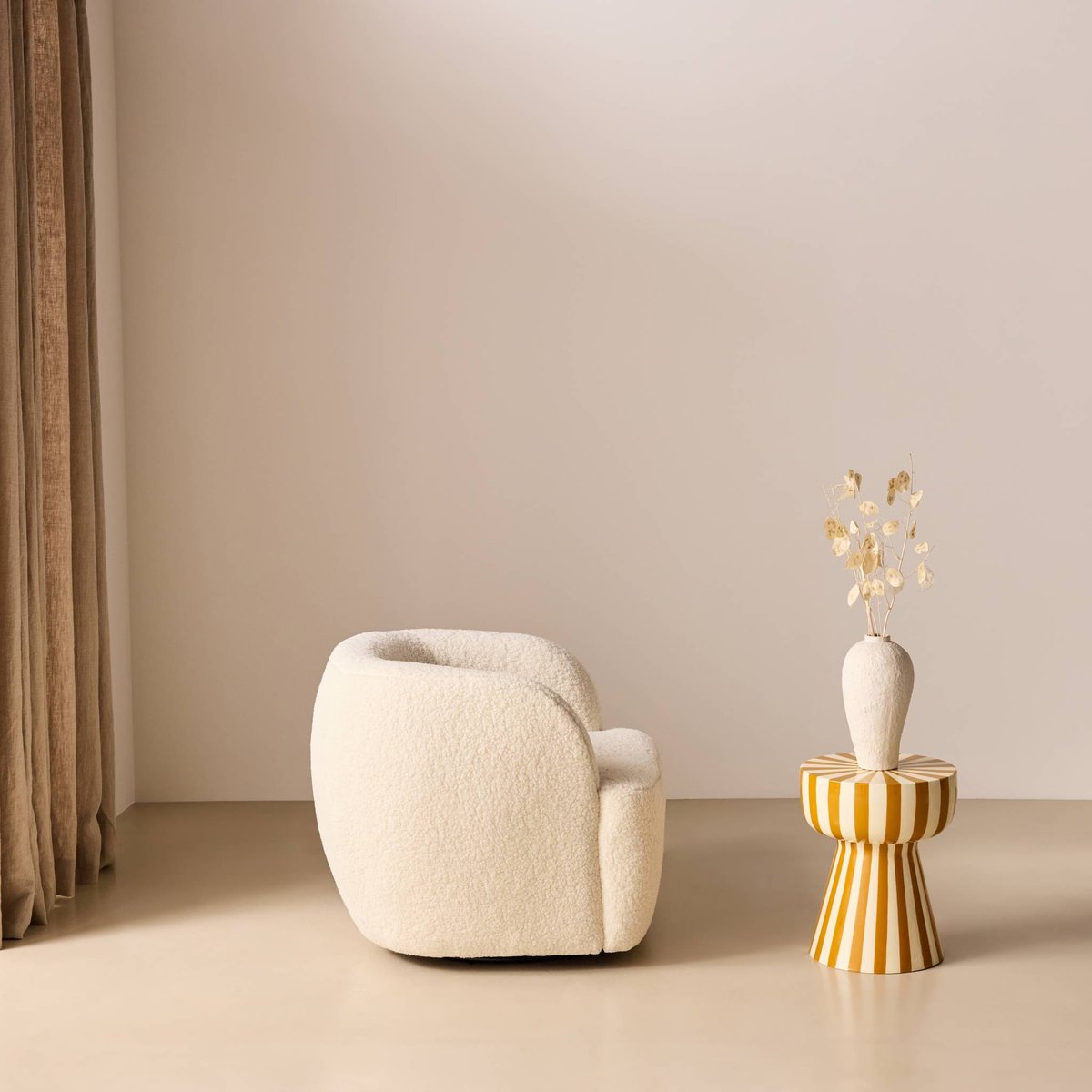 Fauteuil pivotant métal et bouclette LAYA crème, SWEEEK