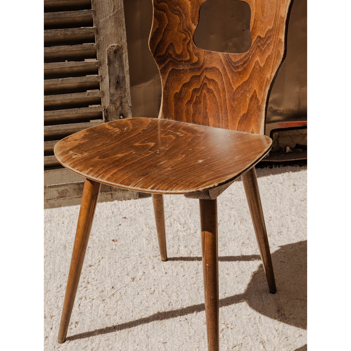 Lot de 3 chaises Baumann en bois Claude N°1157 - Bon état bois foncé, DEBONGOUT