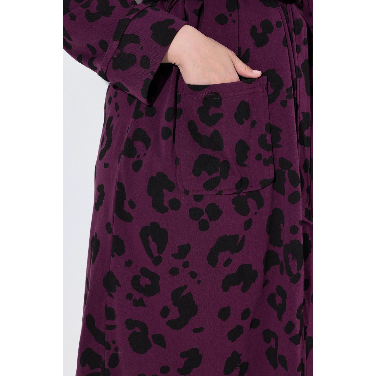 Peignoir en tissu éponge, motif léopard prune foncé, ULLA POPKEN