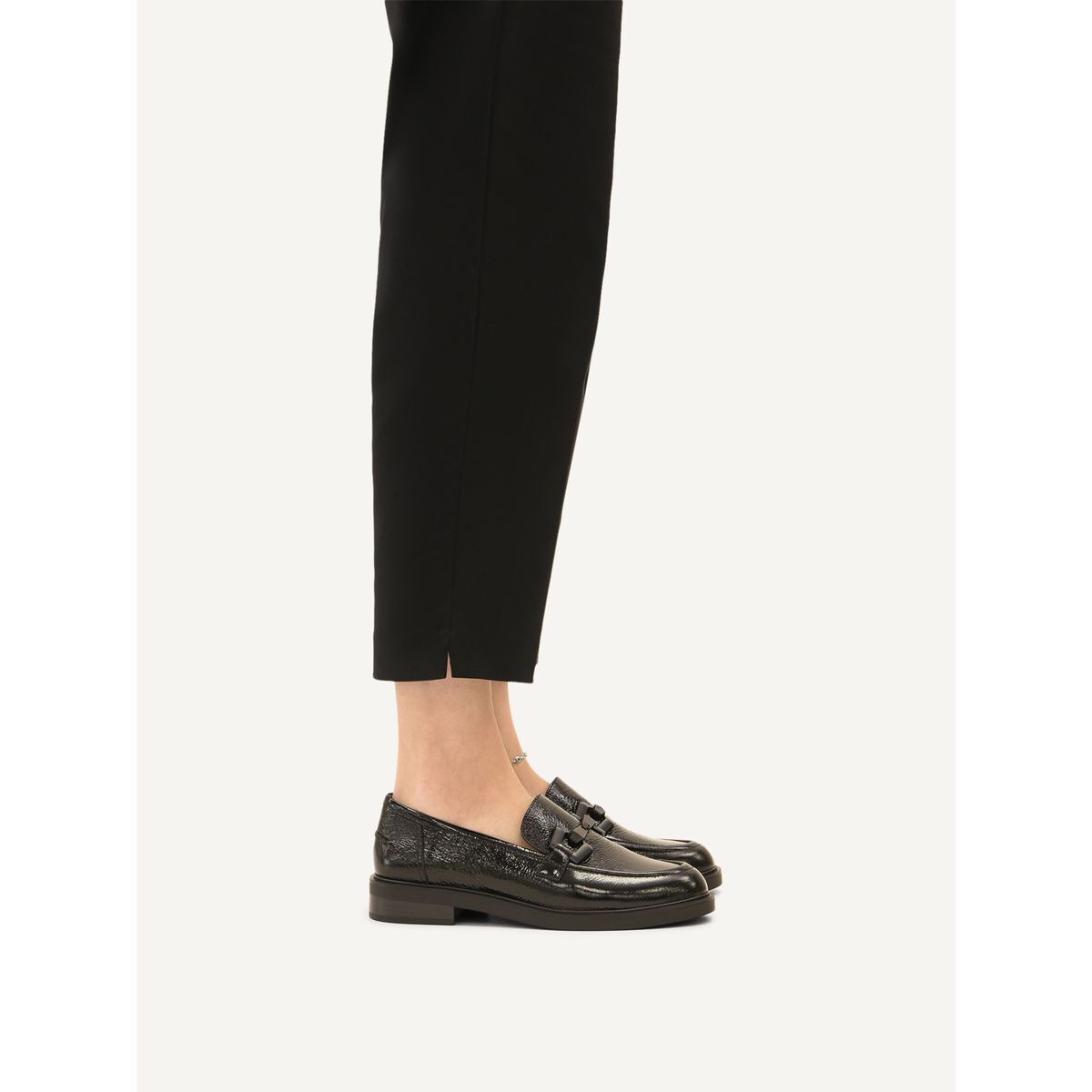 Slipper en cuir noir mat, CAPRICE