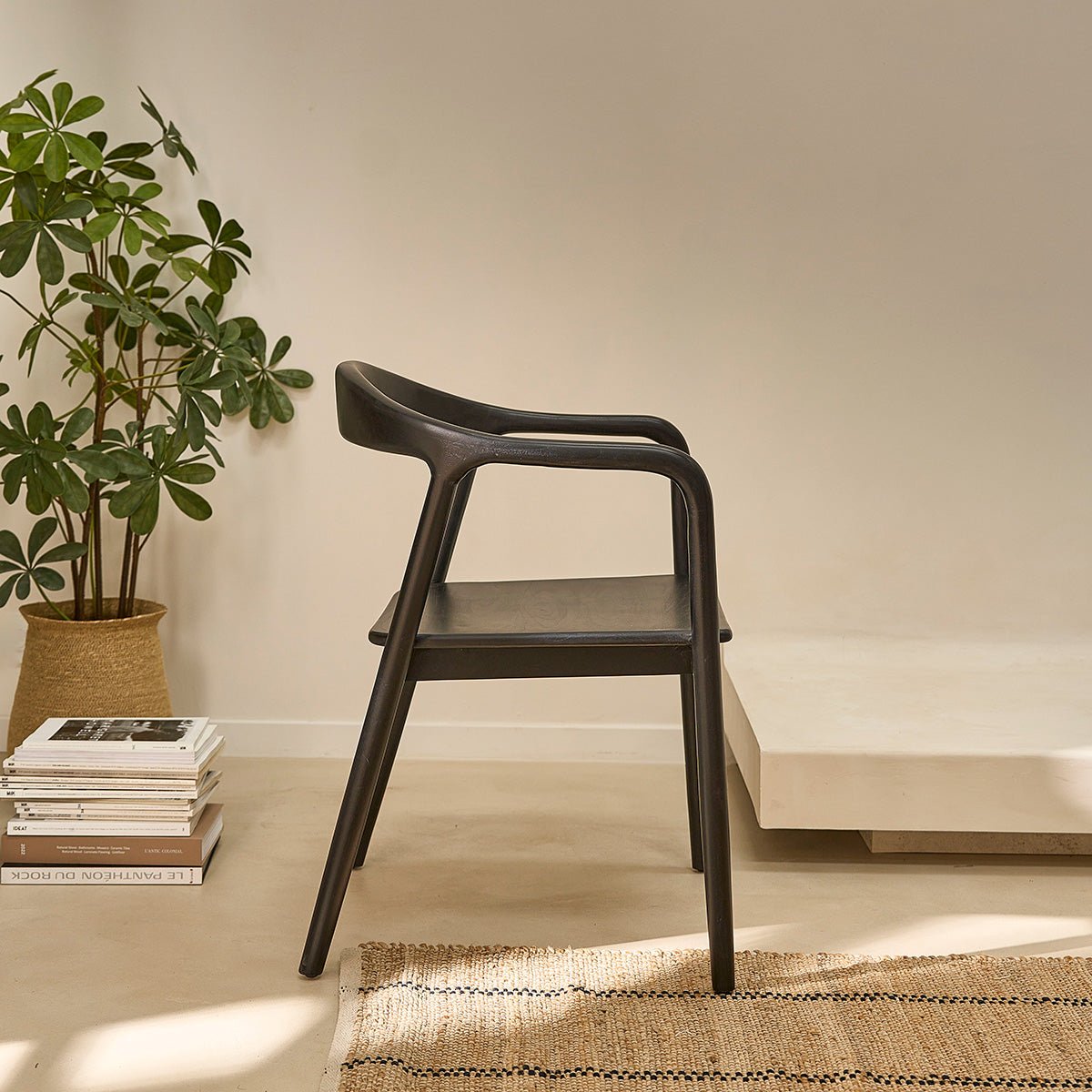Chaise en teck massif AMBRE noir, BERAH GETAH